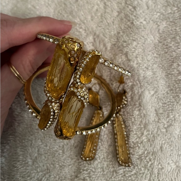 Gorgeous Kara Ross Gold Tone Hinged Bracelet and Matching Earrings - Picture 3 of 7